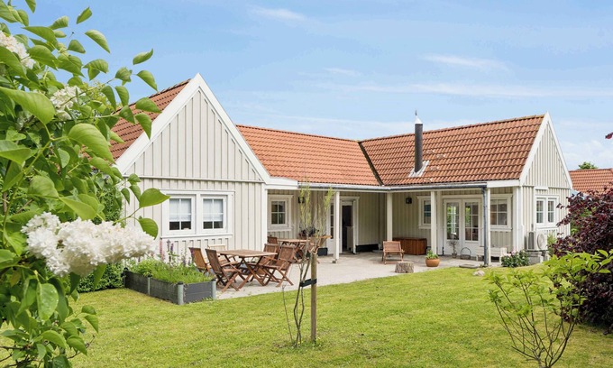 Holloselund House | Renovated summer house in Vejby/Tisvilde