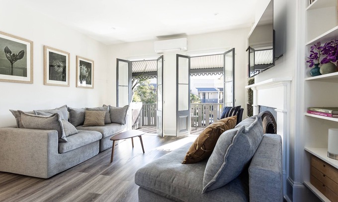 Paddington Apartment | Renovated Terrace-style Apartment Near Queen Street