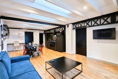 Tourcoing Apartment | Renovated two-bedroom loft veranda