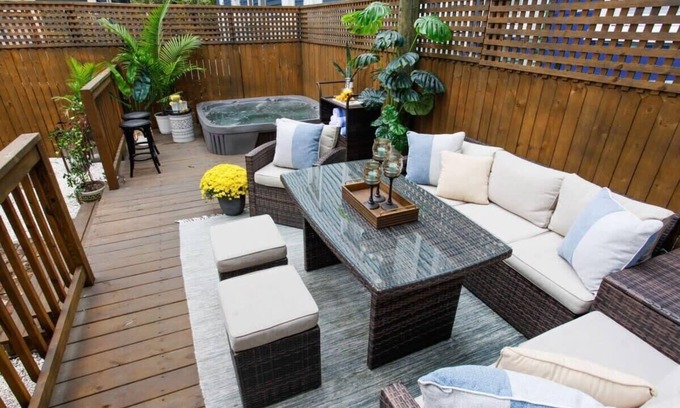 Savannah Victorian District House | Renovated Victorian District Home | Hot Tub