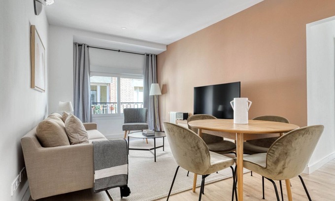 Gracia Apartment | Renovated Vila de Gràcia 3BR, by Blueground