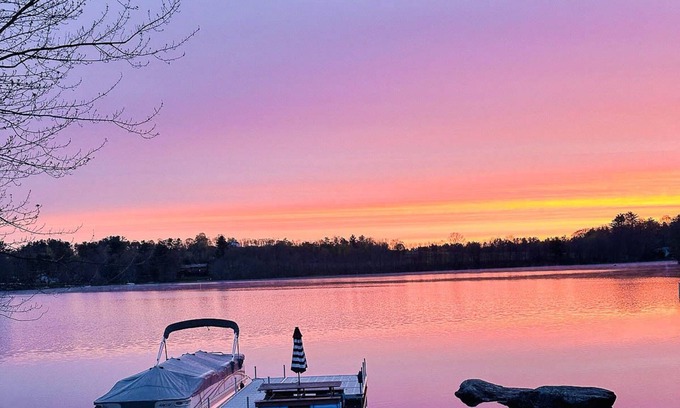 Barnstead House | Renovated Waterfront Lake House/Swim/Fishing/Leaf Peep/Ski/Ice Skate/Firepit
