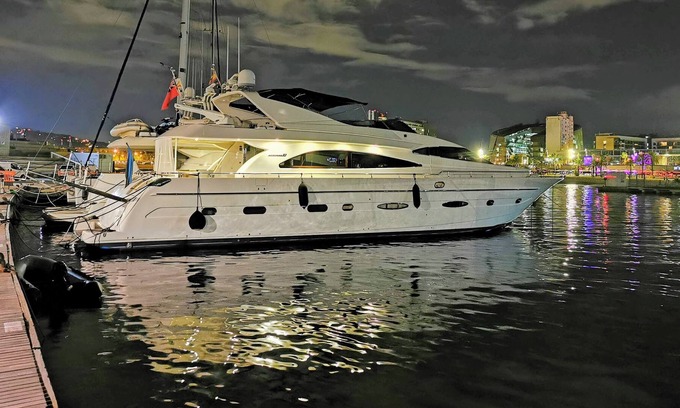 Barceloneta Boat Rental | Rent a Luxury Motor Yacht in Port Olympic