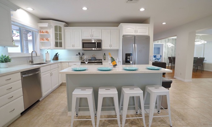 Harbor Village House | RENT LUXE VACATION HOMES 5 STAR 4 BED + HEATED POOL WALK TO BEACH!