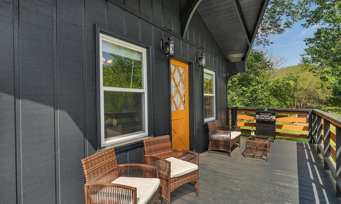 Newland Ski Chalet | Rent the *Whole Camp* Sleeps 15!