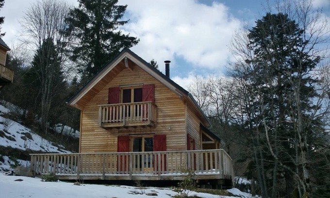 Mont-Dore Ski Chalet | rental new comfortable family chalet sleeps 8