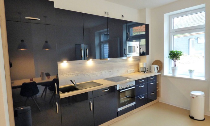 Schleswig Apartment | Rental-Standard-Private Bathroom-Balcony-Ferienwohnung OG