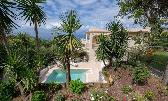 Priora Villa | Rentals in italy - Casa Aloe with spacious garden, pool and panoramic terraces.