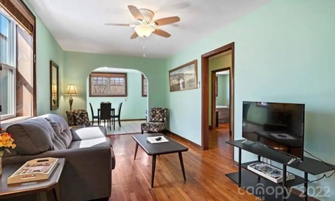 Hot Springs Apartment | Reopened since Helene 🩵 Stay in downtown Hot Springs! Right on the AT!