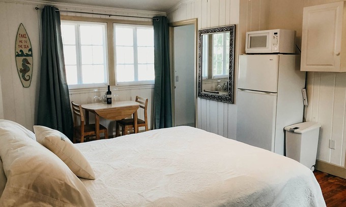 Central Sarasota Apartment | Reserve Retreat Room- Beautiful, Bright 1 BR, 1 BA W/Kitchenette Dwntwn & Beach