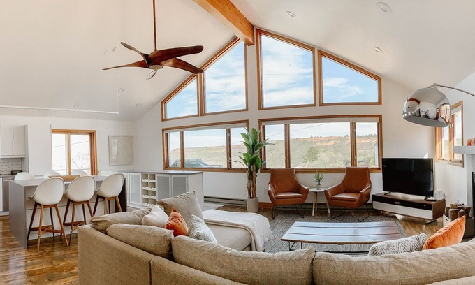 Fort Collins House | Reservoir Retreat with Hot Tub and Views