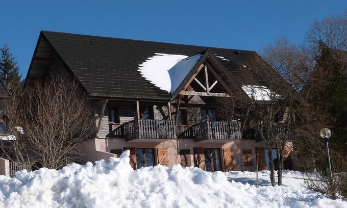 Besse-et-Saint-Anastaise Apartment | Residence le bois de la reine * - 3 room duplex apartment cabin 6/8 pers
