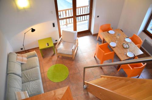 Saint-Martin-de-Belleville Apartment | Residence Abeille - 2 pièces mezzanine 4 personnes, 50m² + 10m² - Centre du village MAE-4111