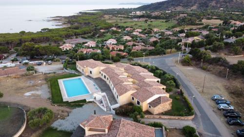 Baia Sant'Anna Apartment | residence baia sant anna con piscina