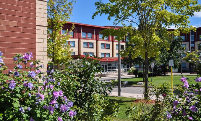 Oakville Apartment | Residence & Conference Centre - Oakville