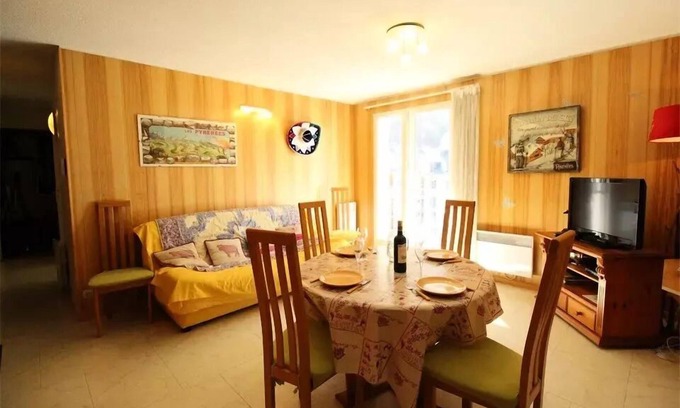 Bagneres-de-Luchon Apartment | Residence Hotel De France - 3 Pieces4/6 Pers (Normal) 7 sleeping accommodations LUCHON BAGNES