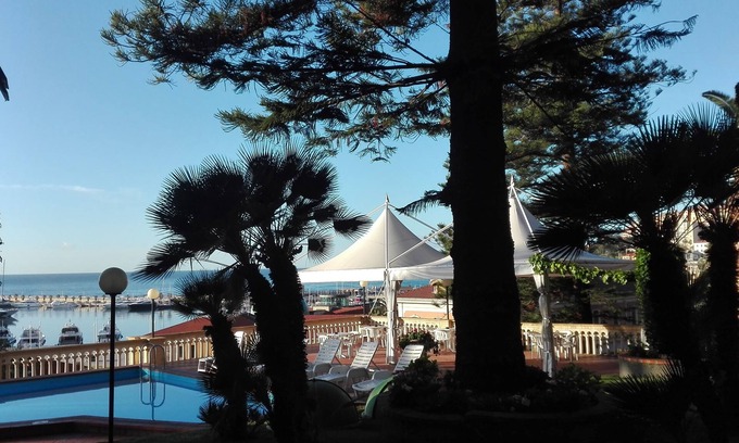 Imperia House | Residence Hotel Miramare