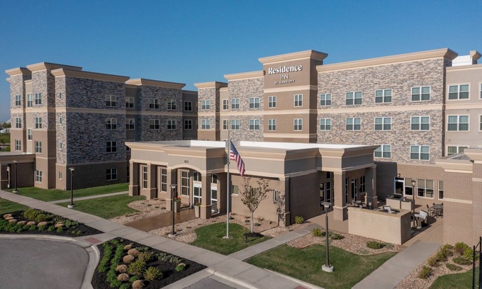 I-435 West KC-KS Hotel | Residence Inn by Marriott Kansas City at The Legends