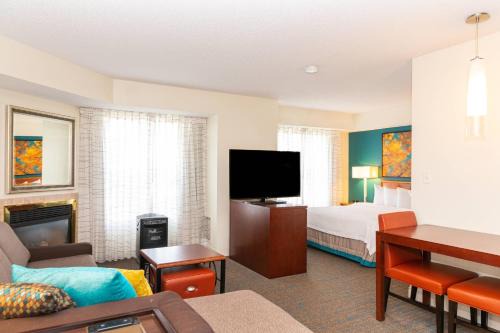 Evansville Hotel | Residence Inn by Marriott Evansville East