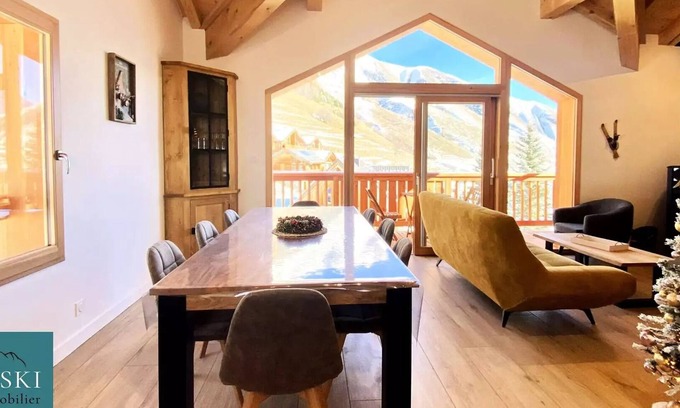 Saint-Sorlin-d'Arves Ski Chalet | Residence Les Prés Hauts - Cocooning Chalet in Triplex 8 pers. centre station