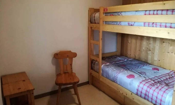 Saint-Jean-d'Arves Apartment | Residence Les Marmotes - Apartment in chalet near the slopes and ski school