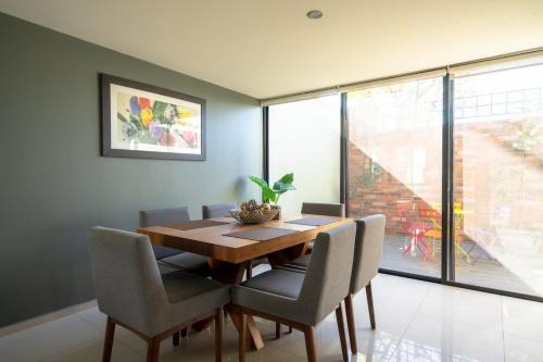 Tlajomulco de Zuniga House | Residencia Galicia Family