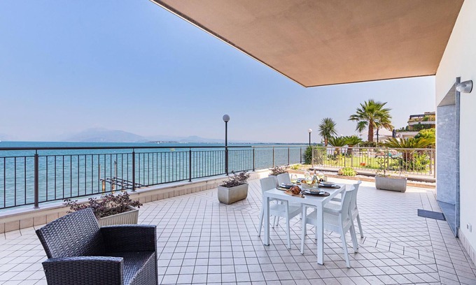 Desenzano del Garda Apartment | Residenza Miralago With Pool - One-bedroom Apartment With Lake View