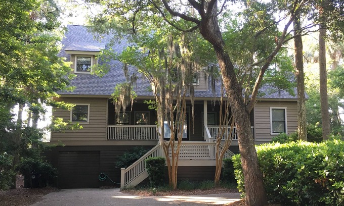 Vanderhorst Plantation House | Resort Privileges, 13th Hole, Great Views, Walk/Bike to Beach