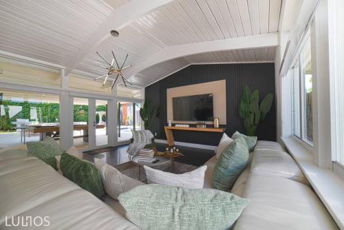 Cutler Bay House | Resort Retreat Heated Pool, BBQ & Sports Court L11