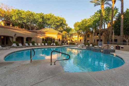 North Scottsdale House | Resort-style 1BR - Walkable - Putting Green - Pool