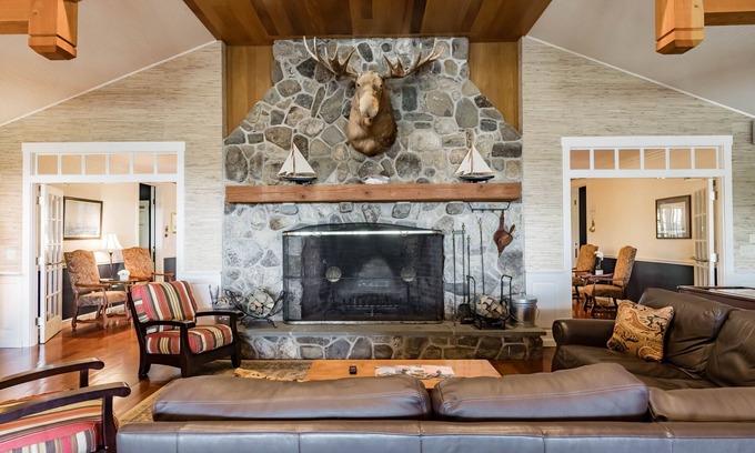 Lincolnville House | Resort style, family friendly getaway!