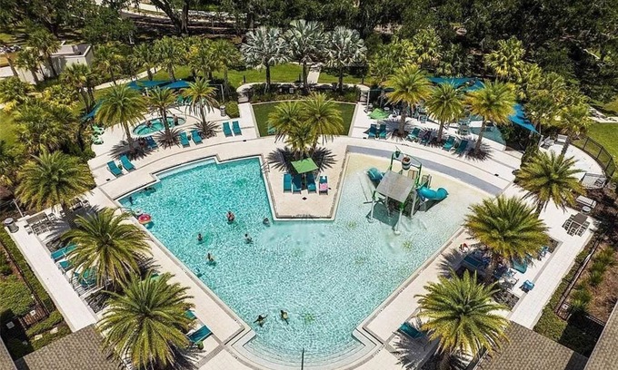 Kissimmee Resort | Resort-Style House Near Disney - 6 bedrooms for your family or friends