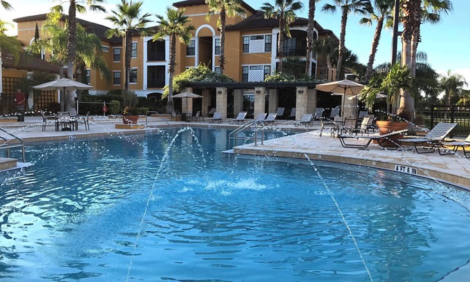 Sarasota Condo | Resort style living, 2 bedrooms condo by the pool