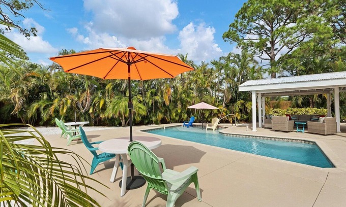 South Venice House | Resort-style living without the crowd - 5 min from the beach!