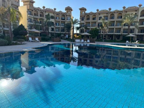 Sahl Hasheeh Apartment | Resort-Style Luxury Chalet with Pool and Sea View in Sahl Hasheesh
