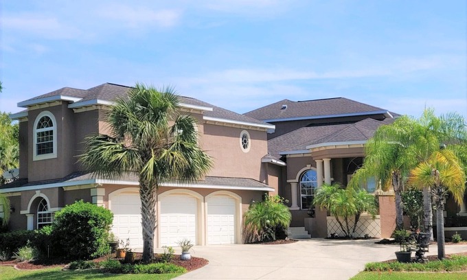 Dixie Shores House | Resort Style Pool, Dock, Pickleball, Kayaks, + so much more!