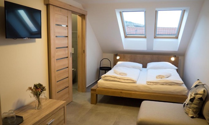 Pavlov House | Restaurace - Apartmány Bobule