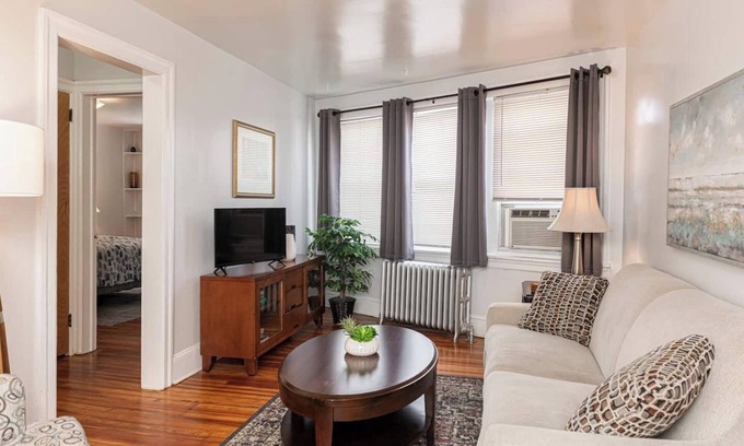 Bryn Mawr Apartment | +Restaurants Coffee Colleges+ Bryn Mawr Has It All
