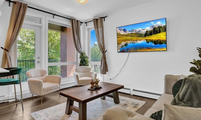Mission District Apartment | Restaurants, downtown life @17th+Mission
