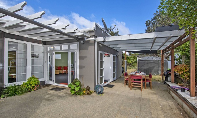 Mangawhai Heads Cottage | Restaway - Mangawhai Holiday Home