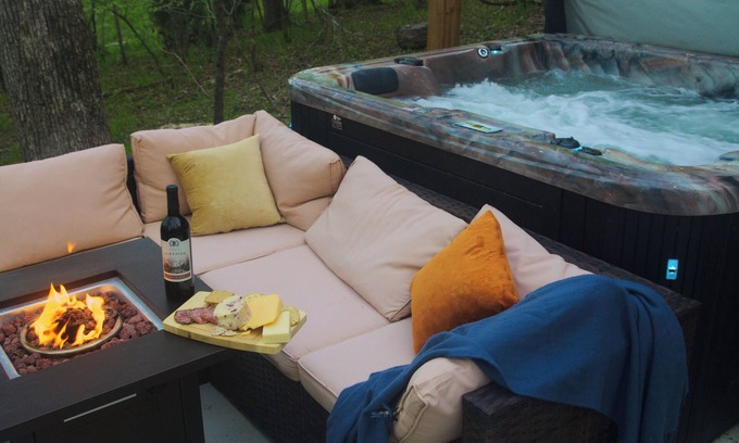 Innsbrook Ski Chalet | Restful Pet-Friendly Chalet with Dock & Hot Tub