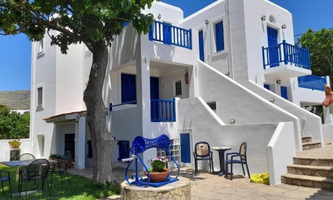 Gavrio Bed & Breakfast | Restia