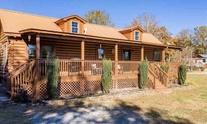 Landrum Cabin | Restoration Station-2 BR/2 Ba Log Cabin on10-ac sheep farm, see also VRBO2023701