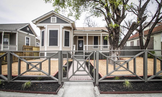 Historic Garderns Cottage | Restored Historic 2br/1.5ba House Near Downtown