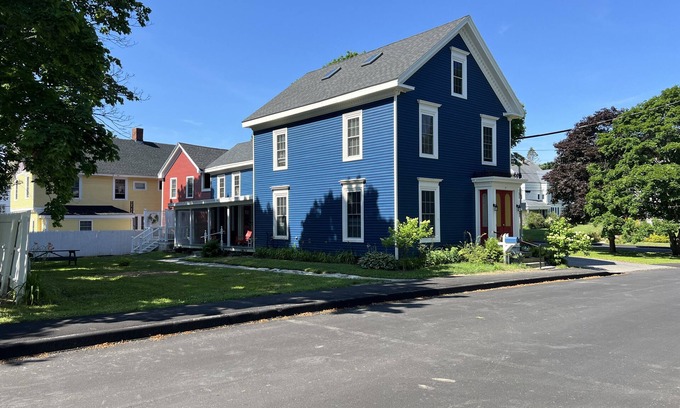 Rockland Apartment | Restored Victorian