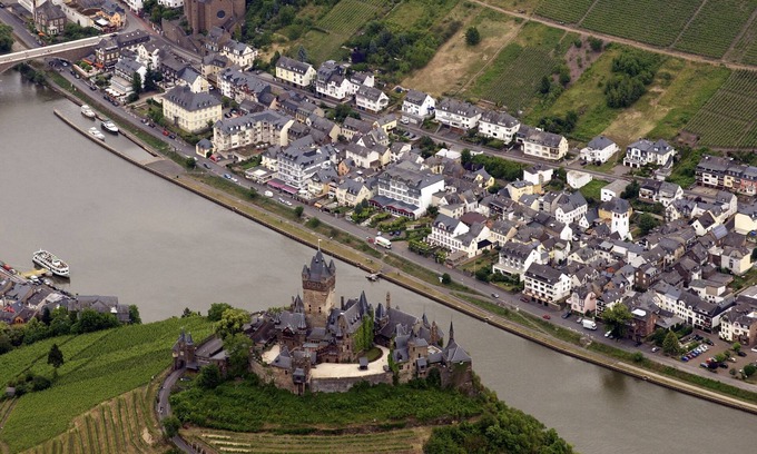 Ediger House | Restyled villa near the river Moselle