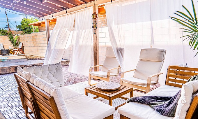 Midway Apartment | Retreat at your bright & breezy guest suite
