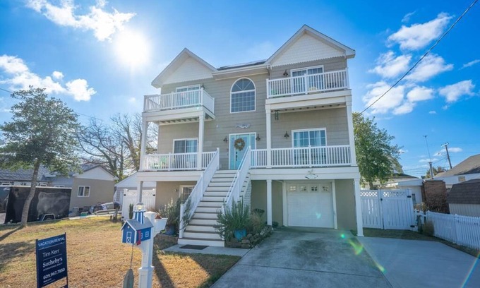 Villas House | Retreat, Bay Views & Pet Friendly, 2700Sq.Ft.Single Family Home