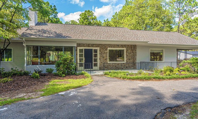 West End House | Retreat Getaway Just 5 minutes from Pinehurst -Boutique Shops & Fine Restaurants