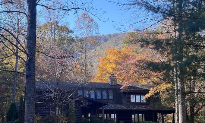 Millers Creek House | Retreat in Blue Ridge Mountains on private lake